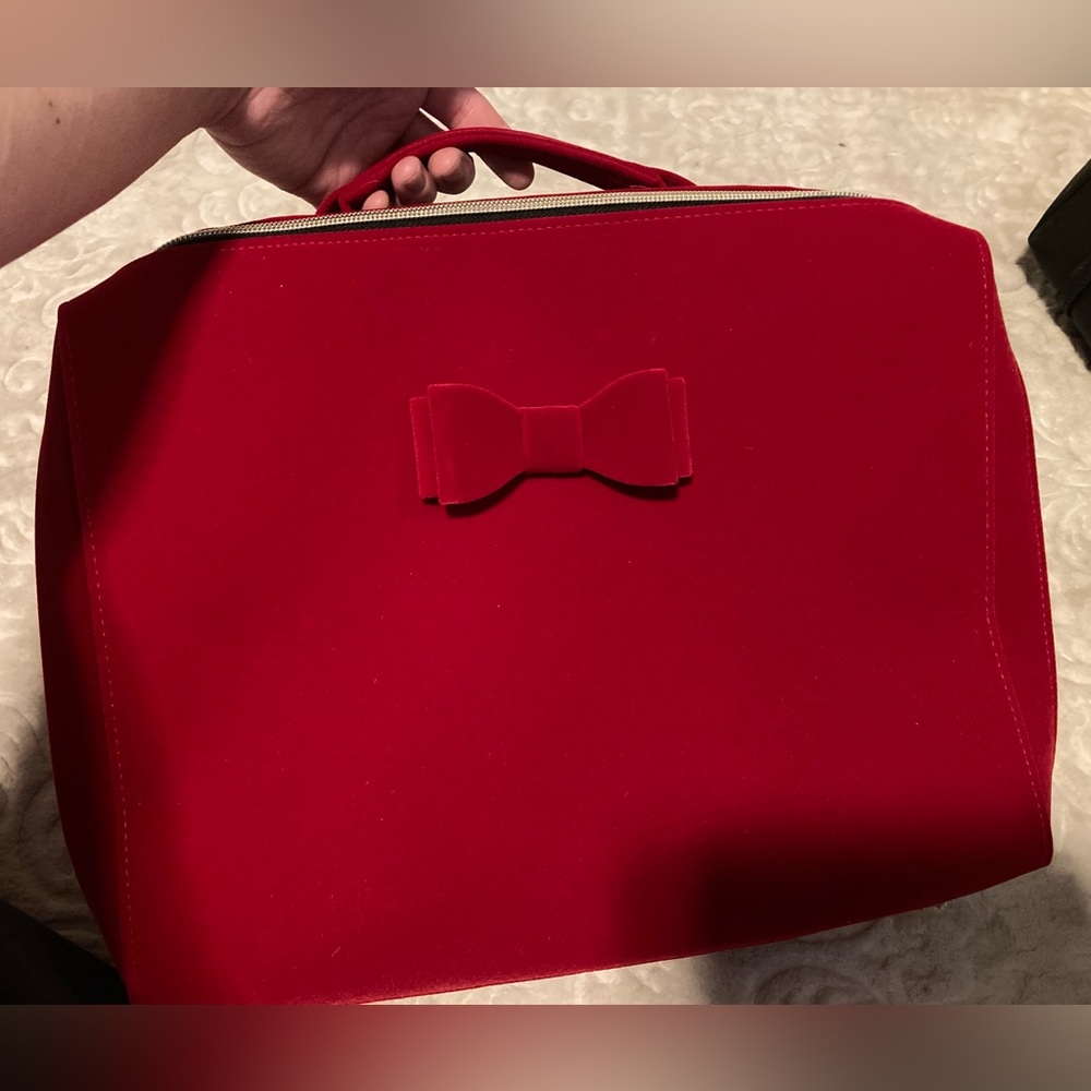 Velvet Estée Lauder makeup case
